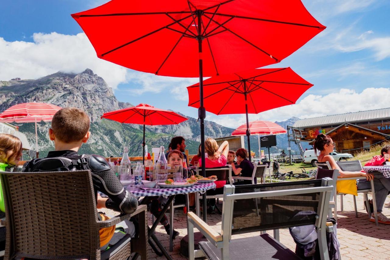 Hotel Restaurant Saint Roch ピュイ・サン・ヴァンサン エクステリア 写真