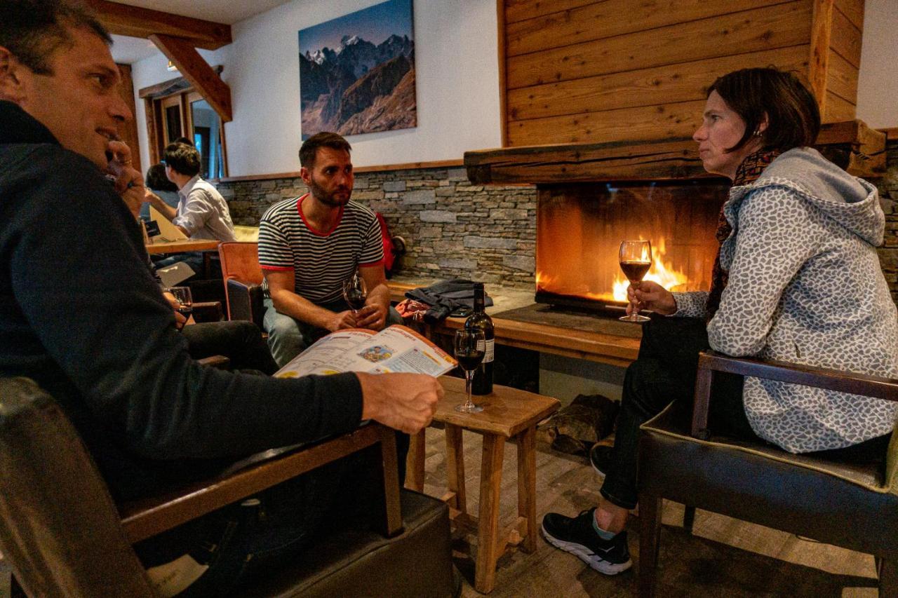 Hotel Restaurant Saint Roch ピュイ・サン・ヴァンサン エクステリア 写真