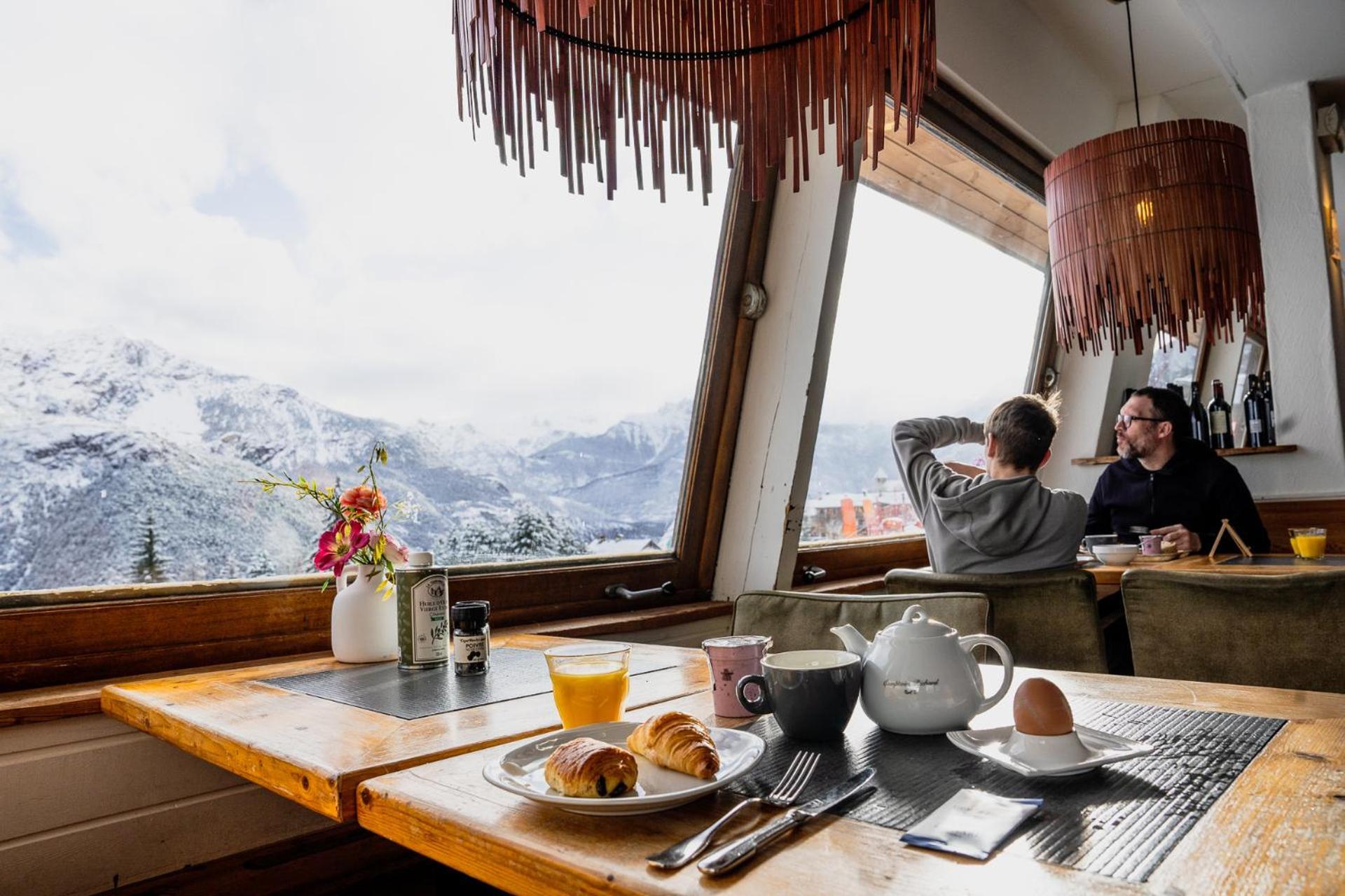 Hotel Restaurant Saint Roch ピュイ・サン・ヴァンサン エクステリア 写真
