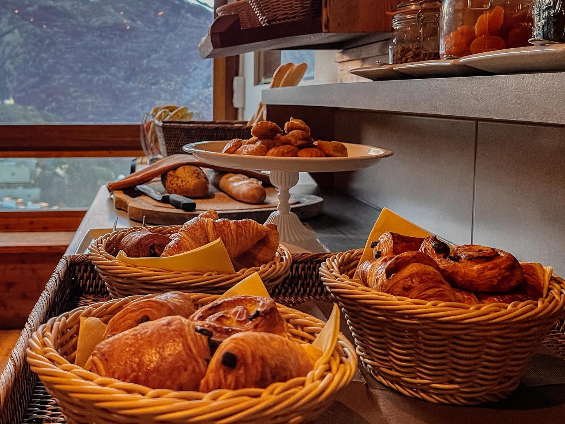 Hotel Restaurant Saint Roch ピュイ・サン・ヴァンサン エクステリア 写真